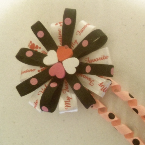Handmade Valentines Day Hairbow - Picture 3 of 4